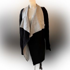 Harve Benard Med grey & black sweater